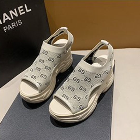 Sporty Platform Sandals with Open Toe Design S-152