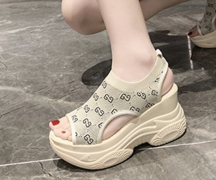 Sporty Platform Sandals with Open Toe Design S-152