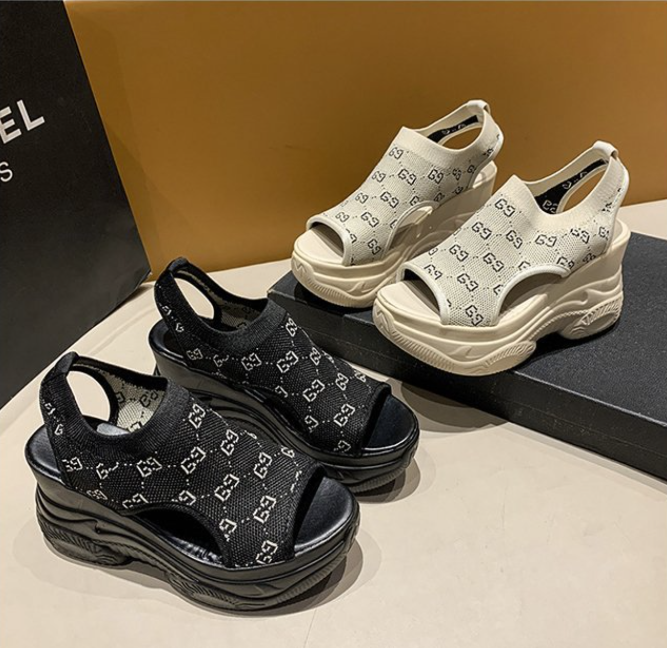 Sporty Platform Sandals with Open Toe Design S-152