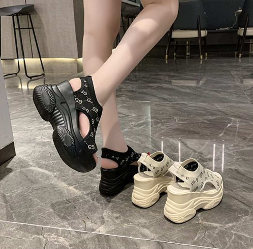 Sporty Platform Sandals with Open Toe Design S-152