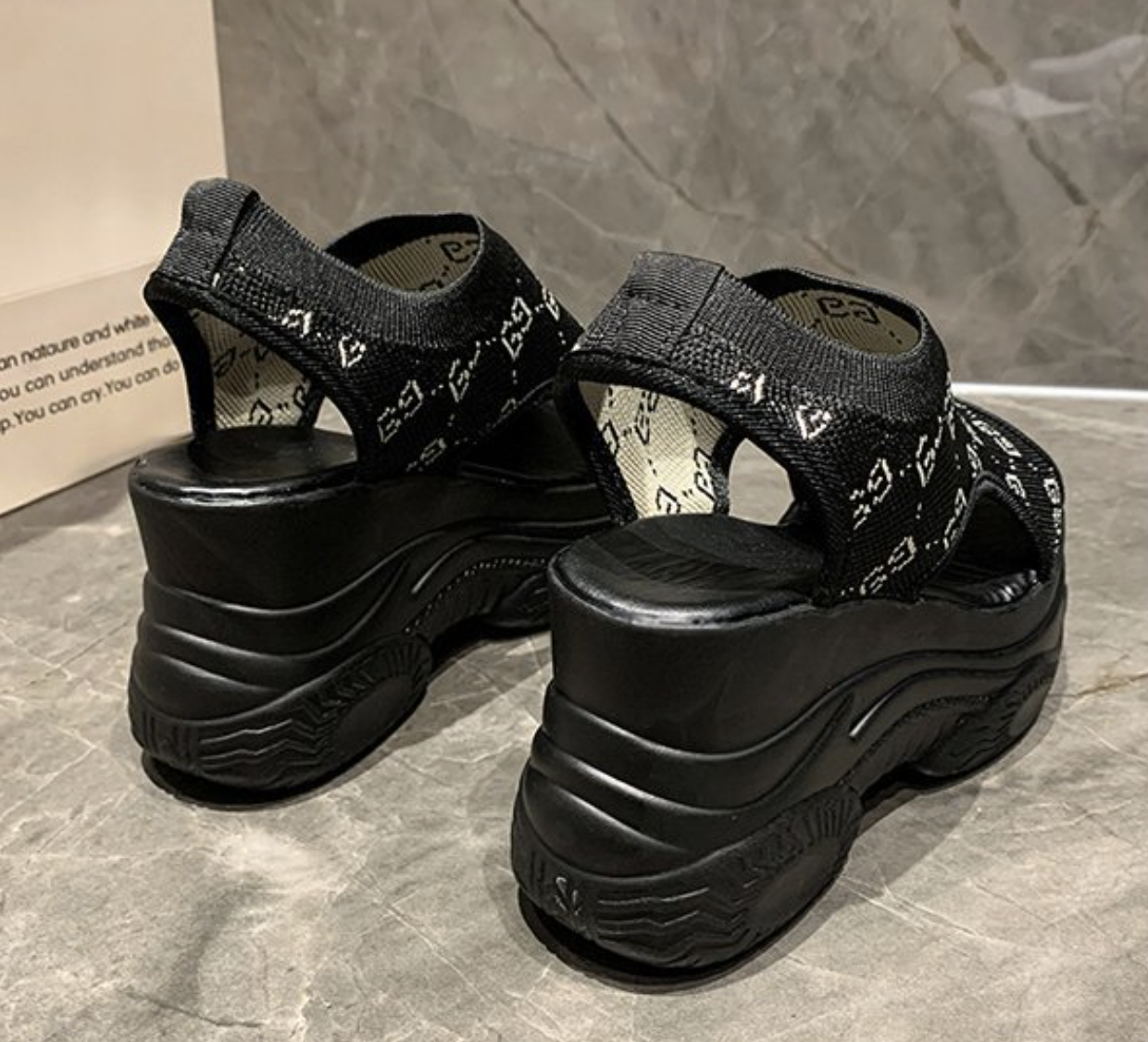 Sporty Platform Sandals with Open Toe Design S-152