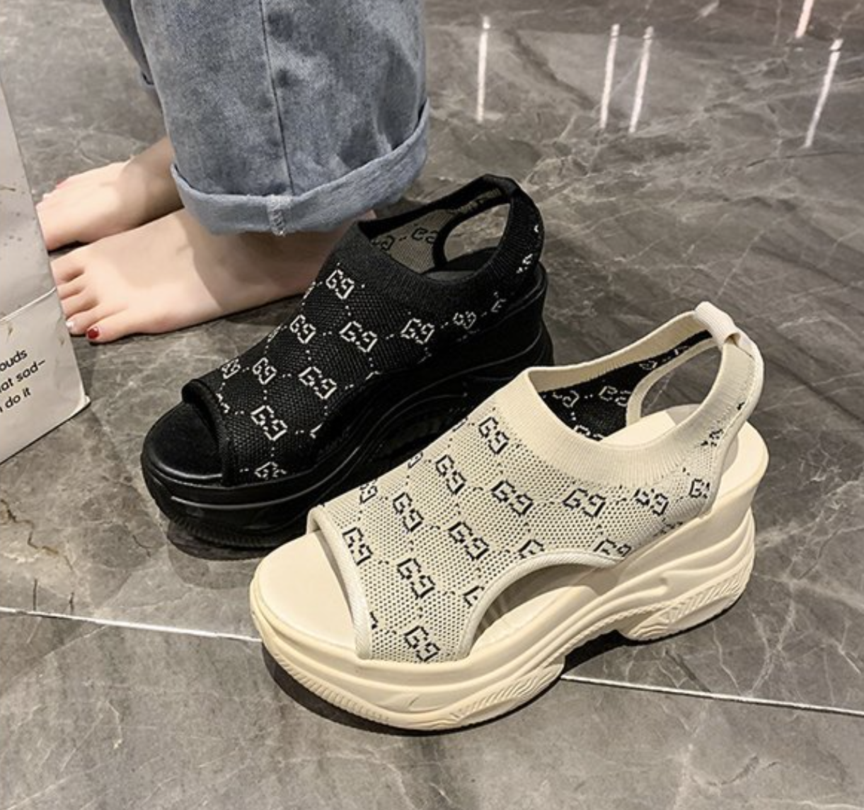 Sporty Platform Sandals with Open Toe Design S-152
