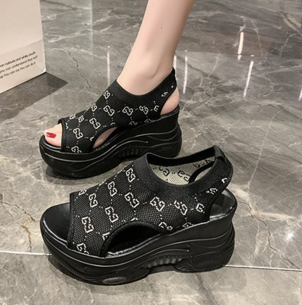 Sporty Platform Sandals with Open Toe Design S-152