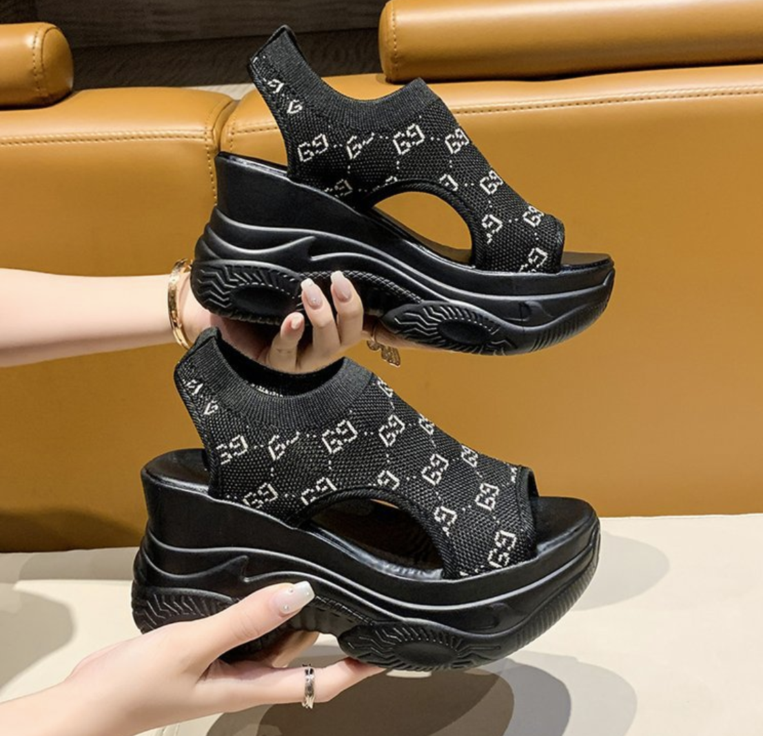 Sporty Platform Sandals with Open Toe Design S-152