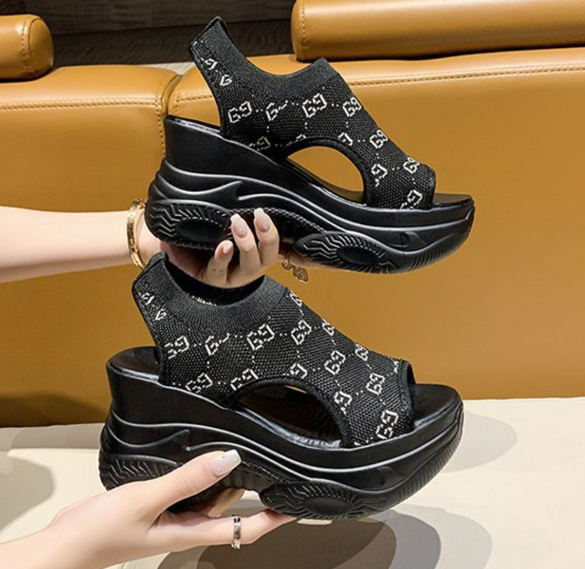 Sporty Platform Sandals with Open Toe Design S-152