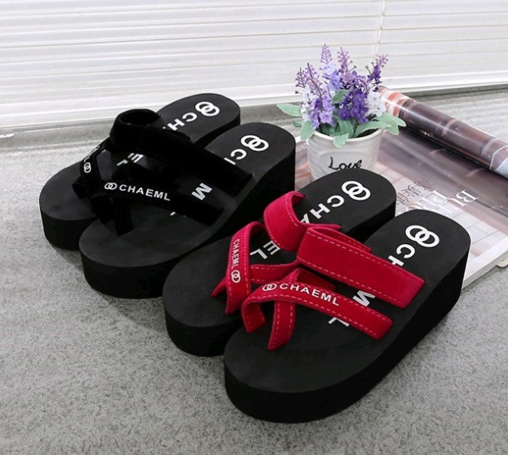Stylish Elevated Beach Sandals with Contrast Logo S-26