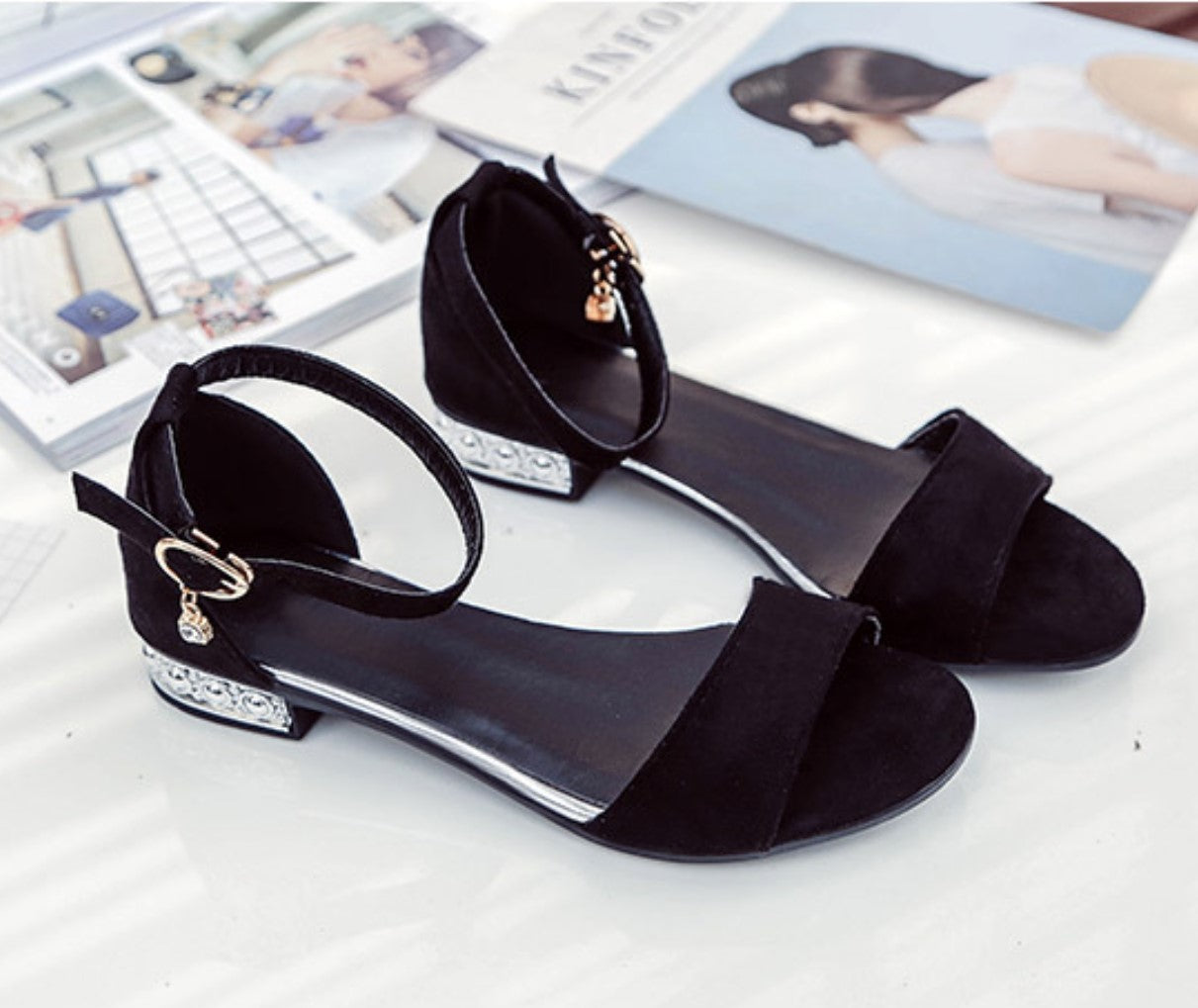 Elegant Flat Sandals with Decorative Heel and Dainty Ankle Charm S-40