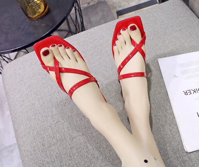 Elegant Patent Leather Thong Sandals with Minimalist Design S-33