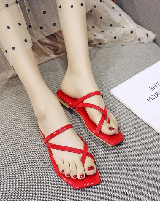 Elegant Patent Leather Thong Sandals with Minimalist Design S-33
