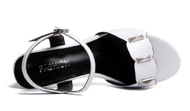Sophisticated Block Heel Sandals with Silver Buckle Detail S-44