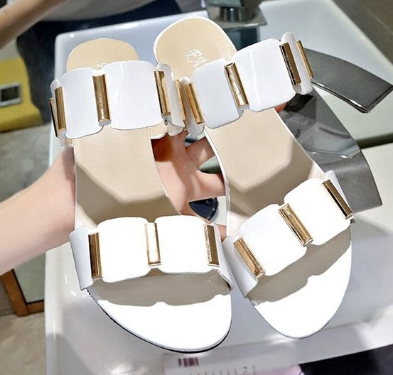 Sophisticated Gold Buckle Flat Sandals in Monochrome Palette S-31