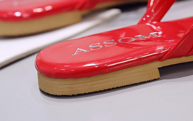 Elegant Patent Leather Thong Sandals with Minimalist Design S-33