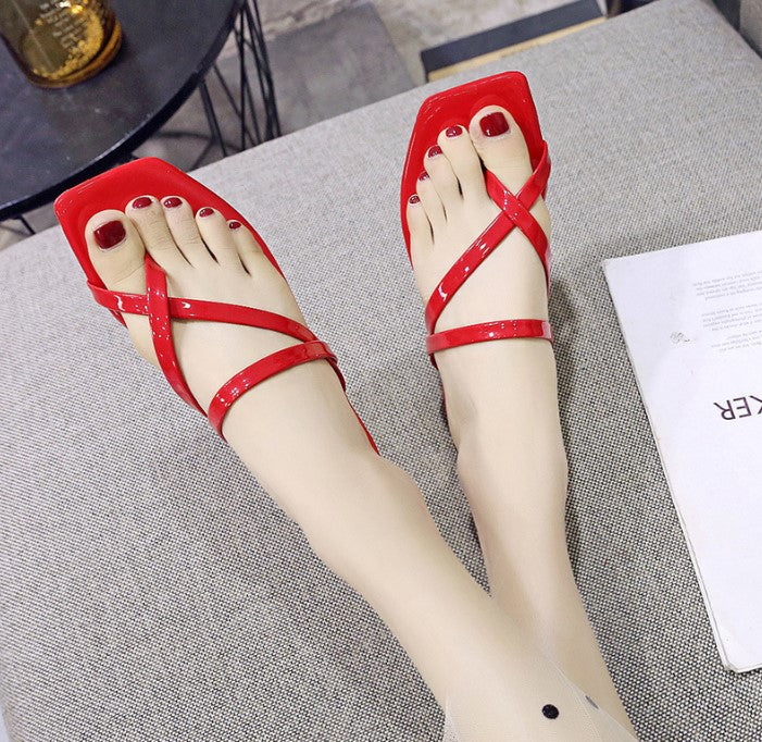 Elegant Patent Leather Thong Sandals with Minimalist Design S-33