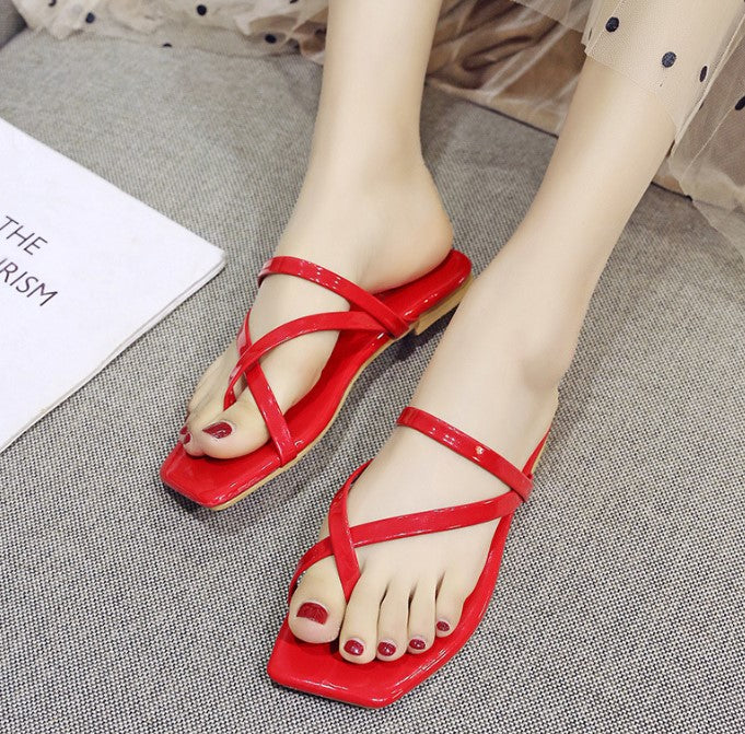 Elegant Patent Leather Thong Sandals with Minimalist Design S-33