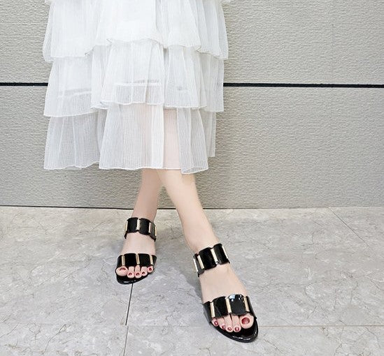 Sophisticated Gold Buckle Flat Sandals in Monochrome Palette S-31