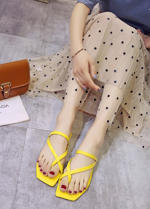 Elegant Patent Leather Thong Sandals with Minimalist Design S-33