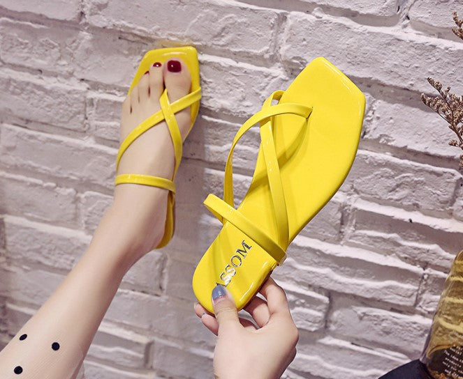 Elegant Patent Leather Thong Sandals with Minimalist Design S-33