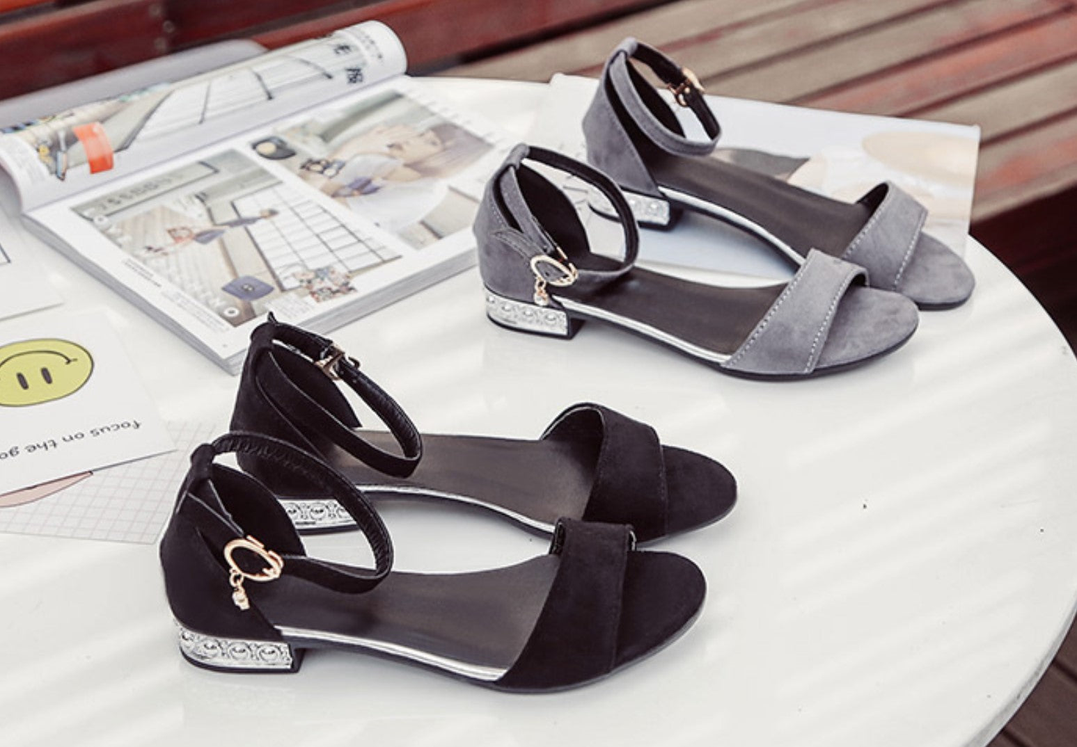 Elegant Flat Sandals with Decorative Heel and Dainty Ankle Charm S-40
