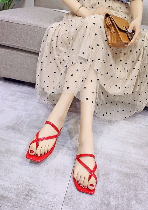 Elegant Patent Leather Thong Sandals with Minimalist Design S-33