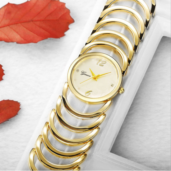 Woman Hollow Design Gold with White Dial Bracelet Watch