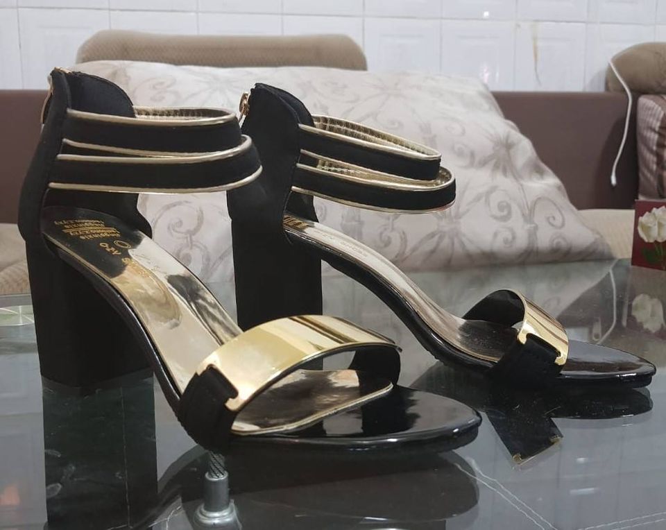 Elegant Black and Gold Chunky Heel Sandals S-17